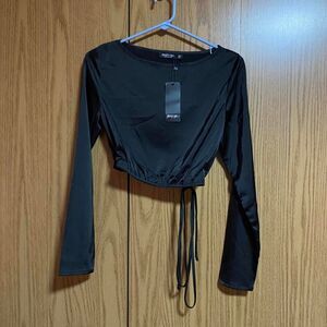 NWT Nasty Gal Women’s 2 Long Sleeve Tie Waist Crop Top Black.